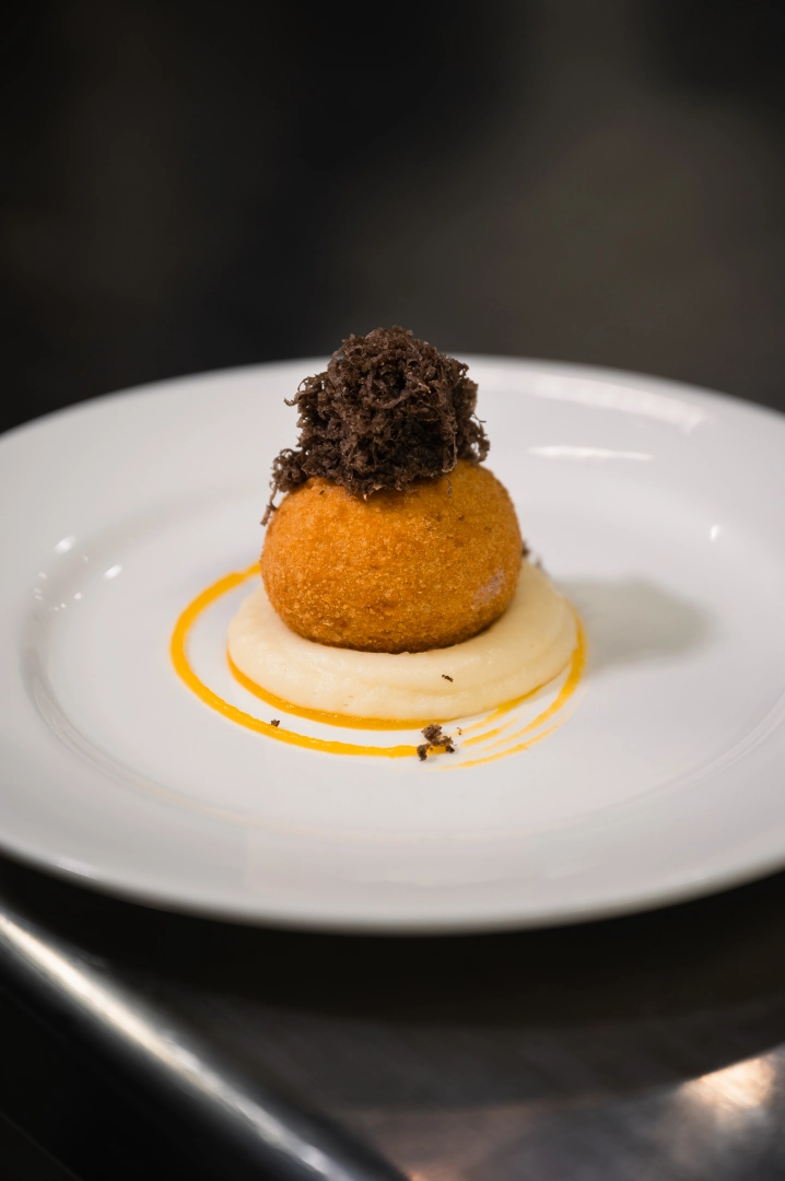 Piatto della Locanda servito con tartufo grattugiato